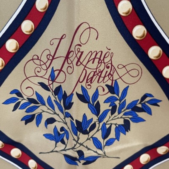 NWT (RARE) - GRAND TRALALA SCARF 90 in Mastic/Vert/Rouge Colorway - Picture 3 of 10